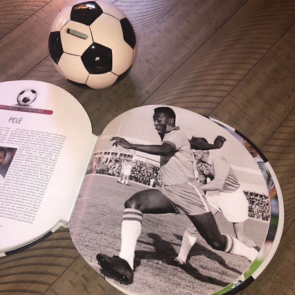 🥅 ⚽️ Soccer ⚽️ Set Vegan Leather Book with Pele Stars ⭐️ of Soccer Ball Bank 🏦